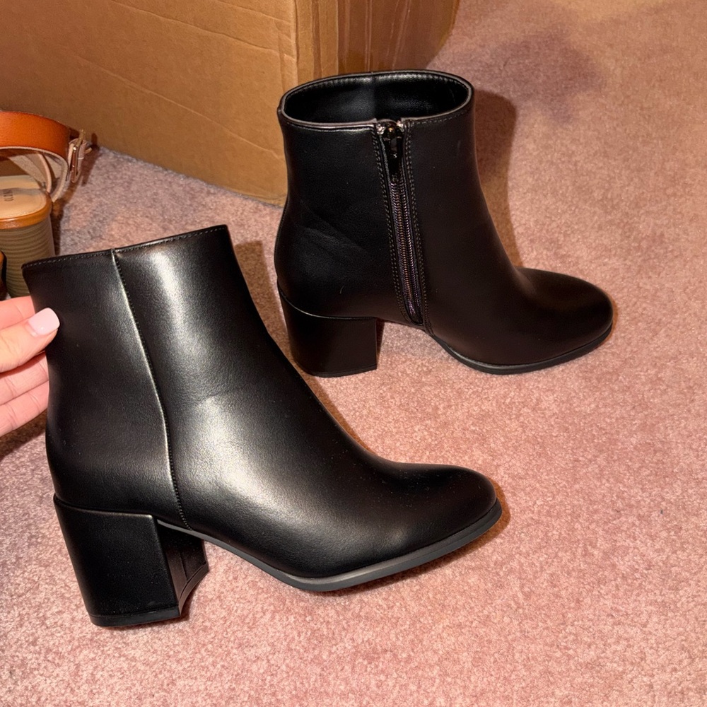 BAMBOO Black Ankle Booties - Picture 2 of 5